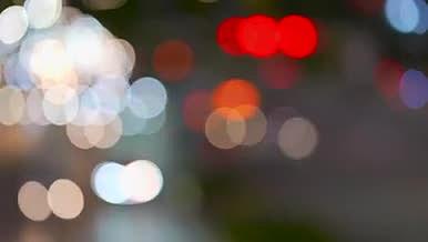 城市霓虹灯光斑意境马路红绿灯实拍视频的预览图
